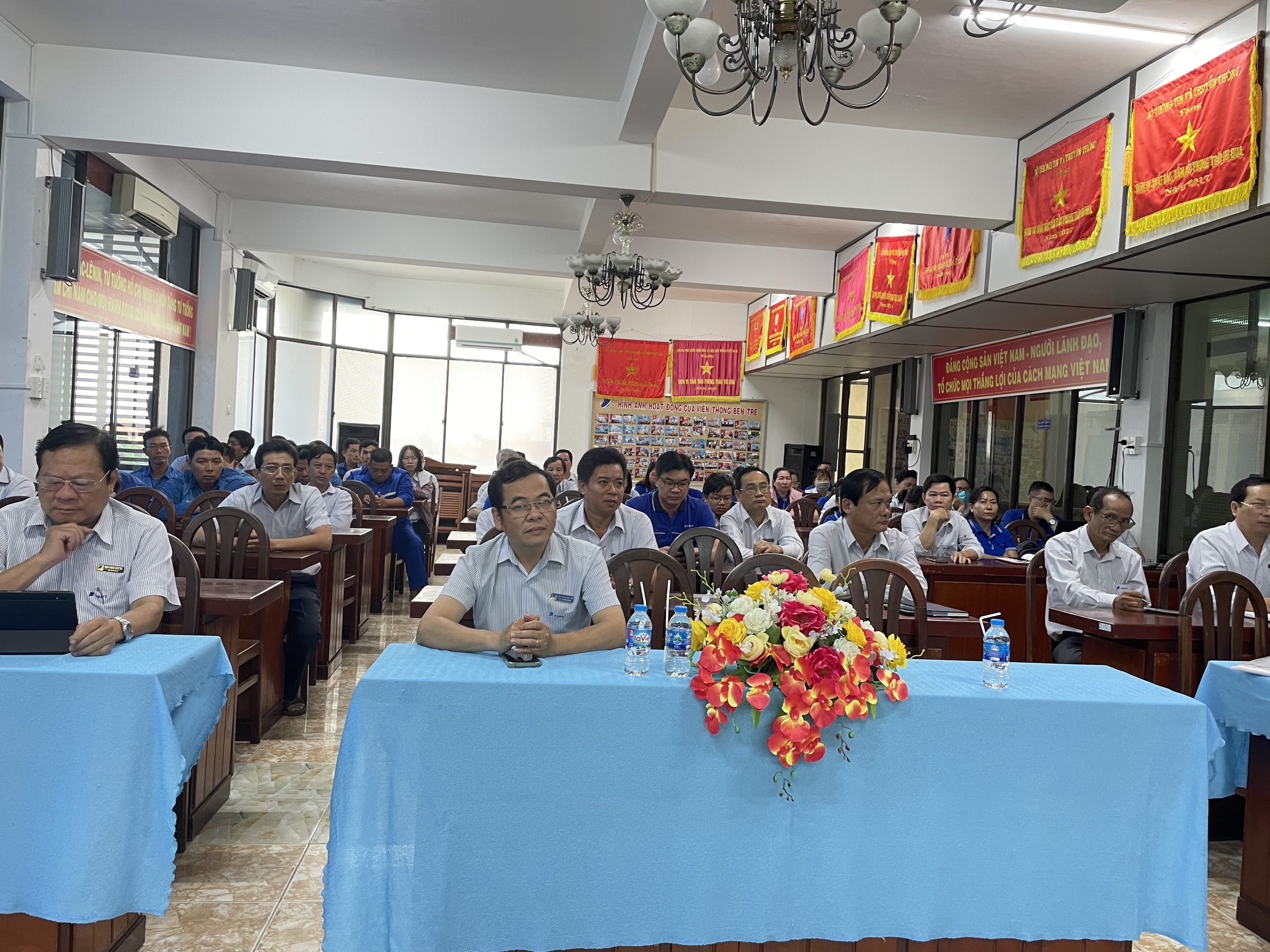 Đảng ủy Viễn thông Bến Tre tổ chức học tập, quán triệt và tuyên truyền Nghị quyết Hội nghị lần thứ tám Ban Chấp hành Trung ương Đảng khóa XIII.